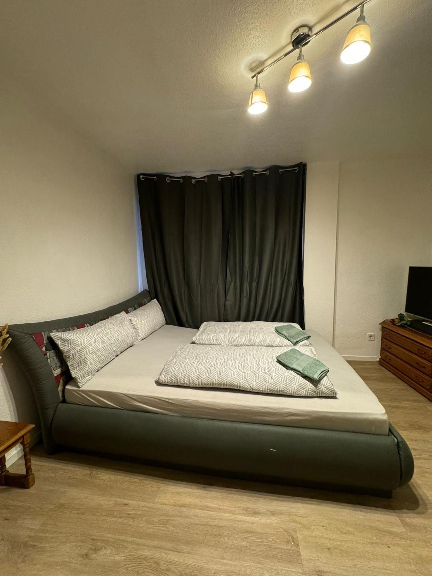 Moebliertes Zimmer Mit Tv, Internet & Kompletter Ausstattung In Bonn-Mehlem ภายนอก รูปภาพ